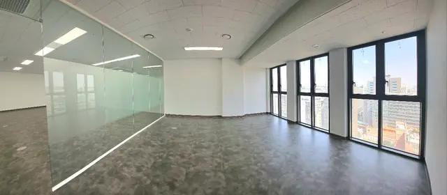 고층 확장70평, 코너호실포함, 룸4개,북동향입니다. A/L앞이여서 고객분방문하기 좋은호실입니다. 즉시입주 사진 5