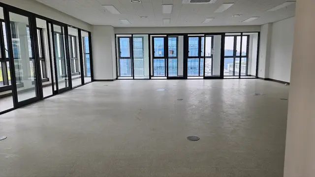 전용약29평 별도써비스면적 있는호실  면적대비 저렴한 임대료, 남서향사무실, 입주협의
