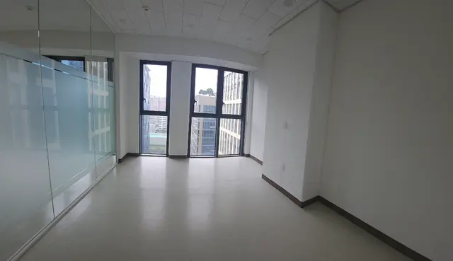 [공장매매]확장 전용30평 귀한인테리어 룸3,고급진탕비 공간, 따뜻한조명설치 사진 3