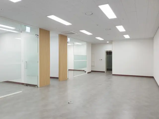 [룸2,탕비,고급진인테리어] 시세보다 저렴한 가성비최강 확장전용 약30평,8월말이후입주가능