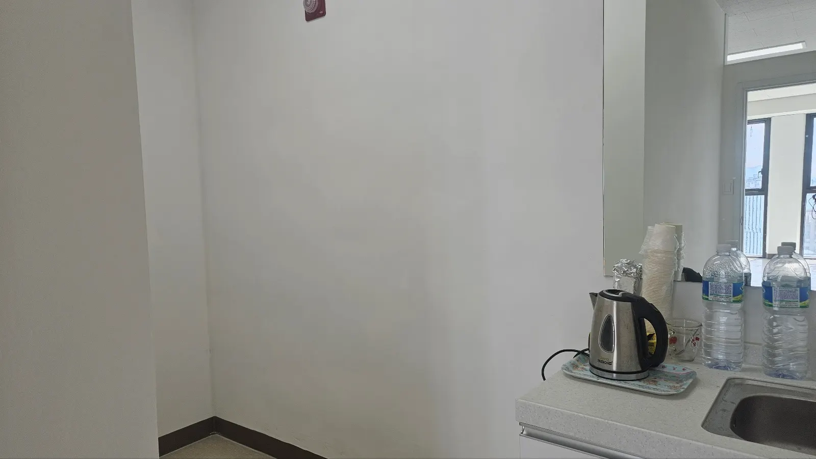 탁 트인 개방감 확장면적 약38평룸 2개·탕비실 완비, 바로 업무 가능한 실속형 사무실 사진 5