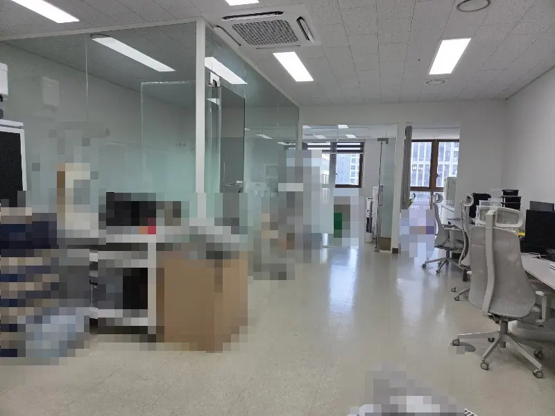 남향·룸2·넓은 탕비실까지 갖춘 실사용 좋은 20평대 사무실 사진 2