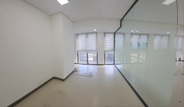 가산퍼블릭  35평 코너사무실 임대 공장등록 가능 룸2 고급인테리어 월180만원  사진 3