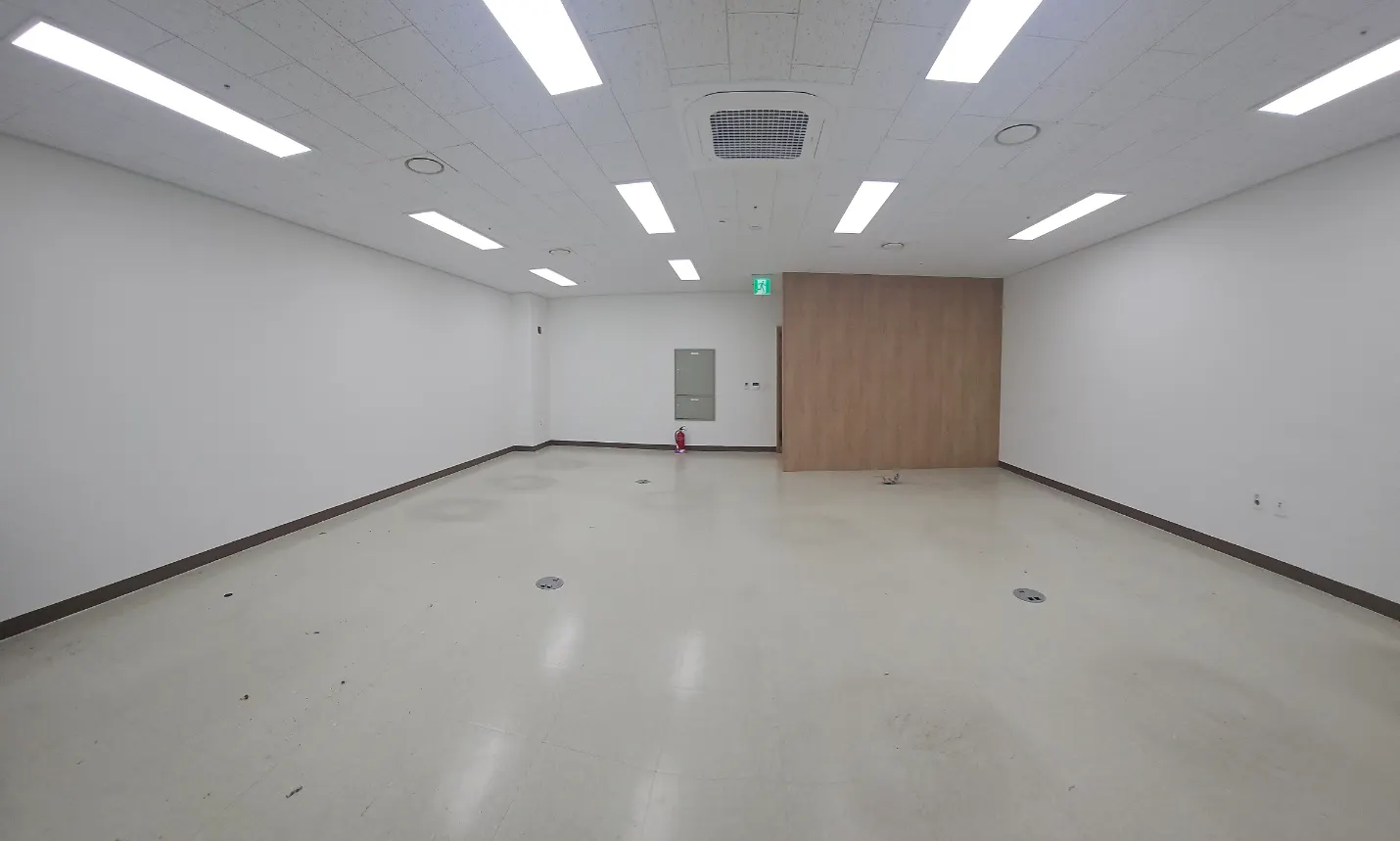 가산퍼블릭 사무실임대 전용30평  룸2,탕비 임대료150만원 사진 2